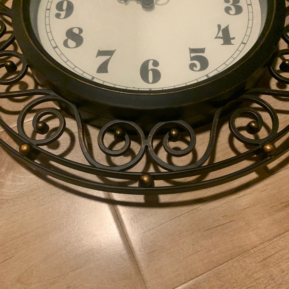 Westclox Wall Clock Rubbed Bronze Finish - Picture 8 of 9